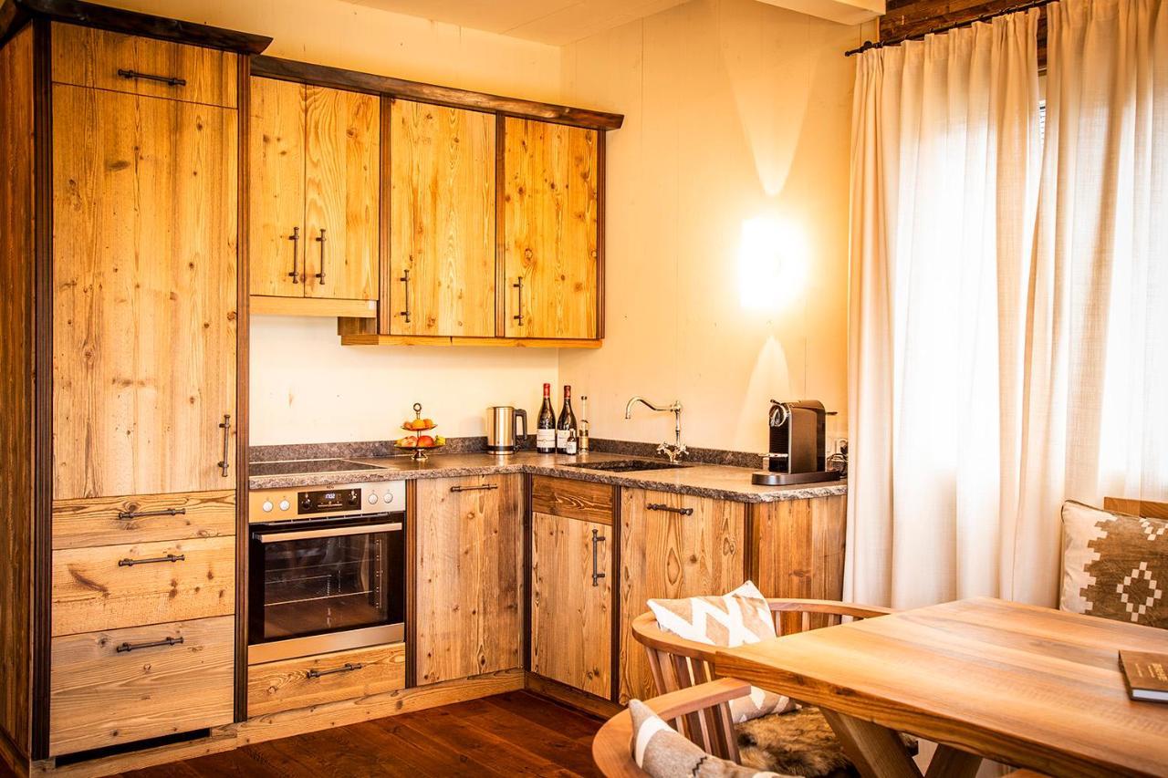 Golden Hill Country Chalets & Suites Waldschach Екстериор снимка