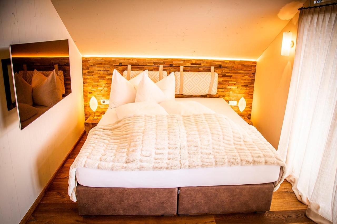 Golden Hill Country Chalets & Suites Waldschach Екстериор снимка