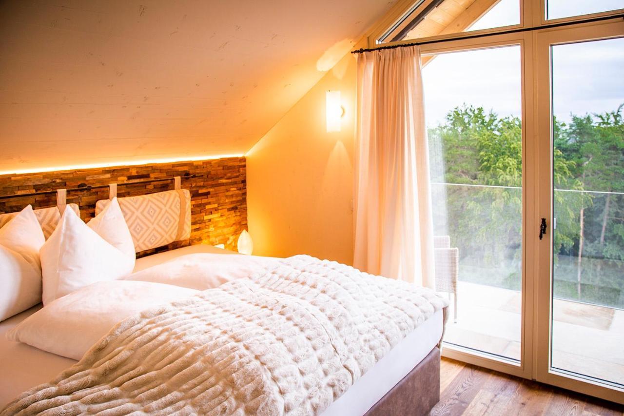Golden Hill Country Chalets & Suites Waldschach Екстериор снимка