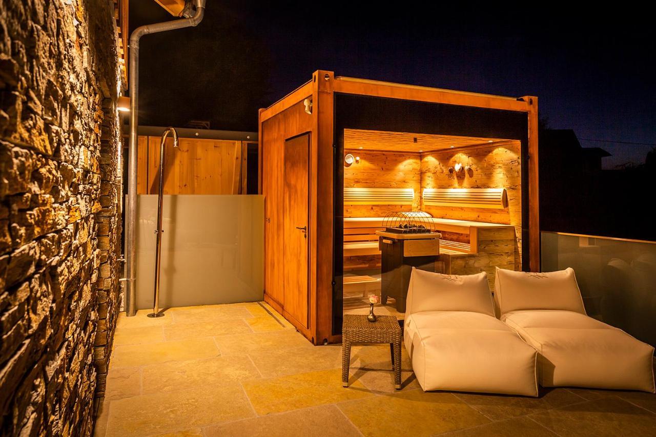 Golden Hill Country Chalets & Suites Waldschach Екстериор снимка