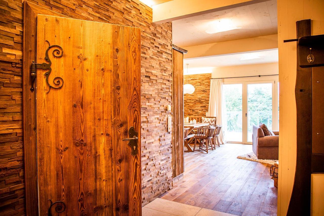 Golden Hill Country Chalets & Suites Waldschach Екстериор снимка