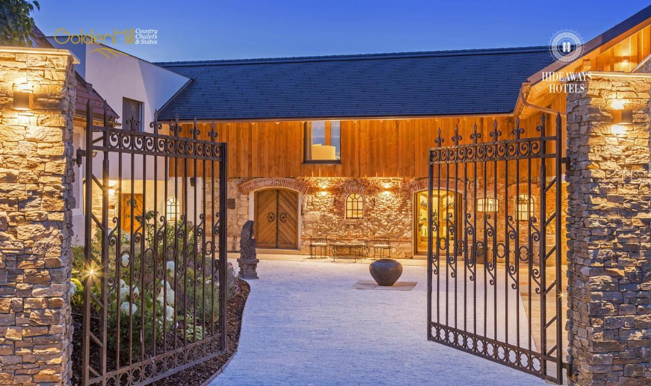 Golden Hill Country Chalets & Suites Waldschach Екстериор снимка