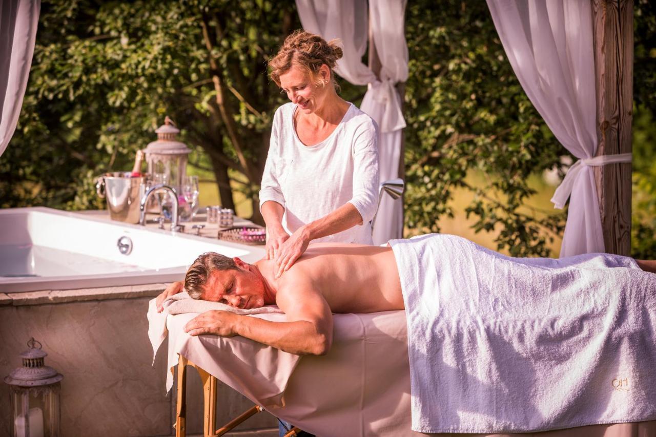 Golden Hill Country Chalets & Suites Waldschach Екстериор снимка